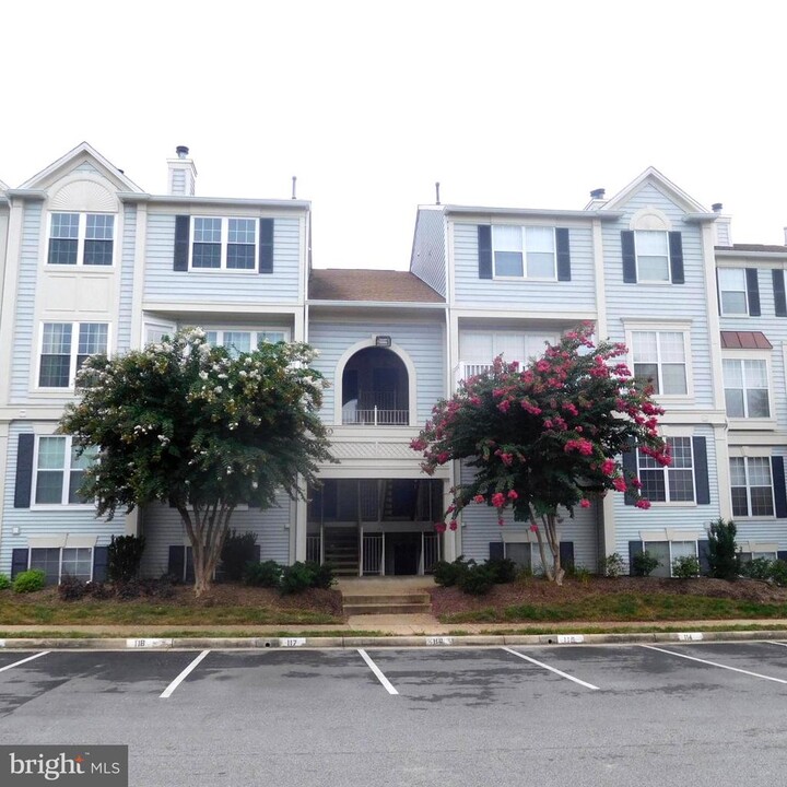 9248 Cardinal Forest Ln-Unit -201 in Lorton, VA - Building Photo