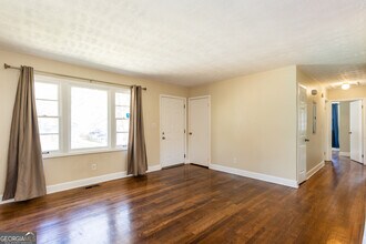 491 Oak Dr SE in Atlanta, GA - Foto de edificio - Building Photo