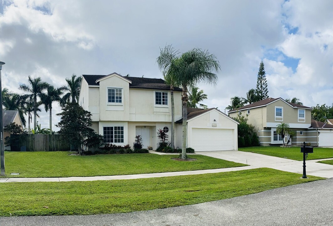 9928 Moss Pond Dr in Boca Raton, FL - Building Photo