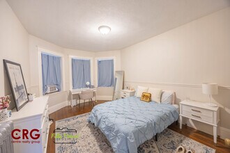 1855 Beacon St, Unit 1 in Brookline, MA - Building Photo - Building Photo