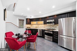 444 Poplar St in Philadelphia, PA - Building Photo