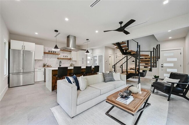 property at 1111 W Annie St