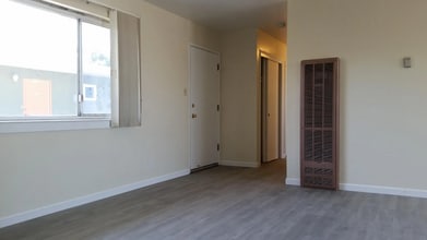 316 Alida Way in South San Francisco, CA - Building Photo - Building Photo