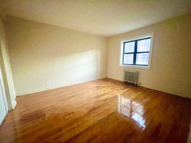 1166 E 215th St in Bronx, NY - Building Photo - Building Photo