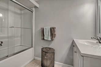 6 River Colony in Guilford, CT - Building Photo - Building Photo