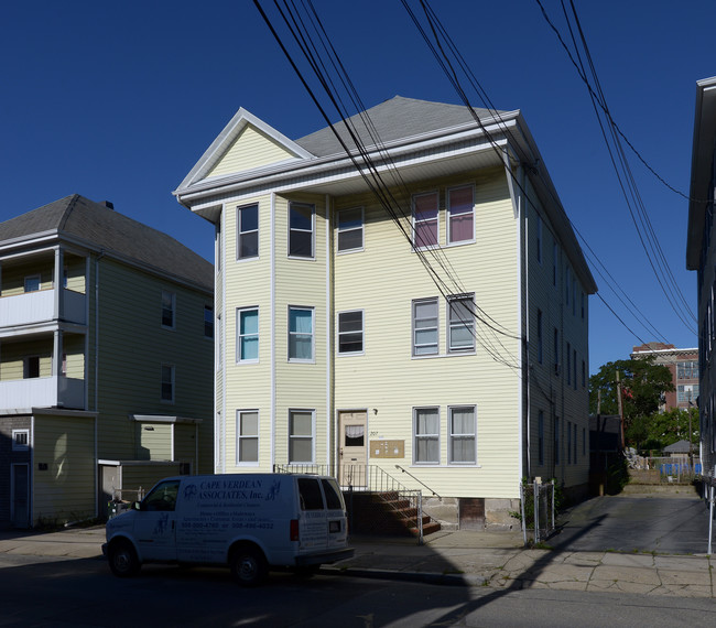 207 Ashley Blvd in New Bedford, MA - Building Photo - Building Photo