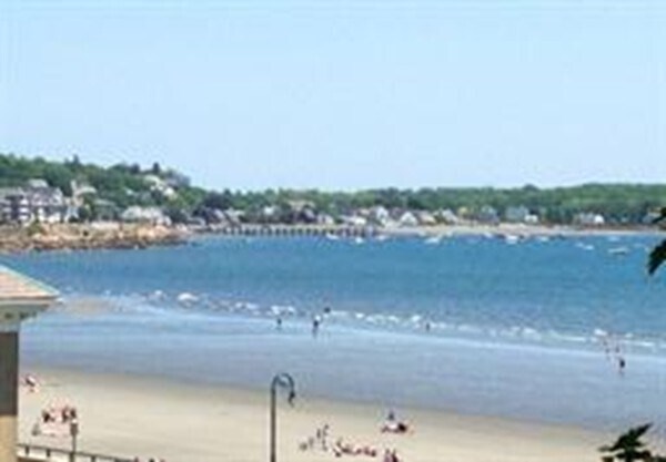 34 Humphrey St, Unit #3 in Swampscott, MA - Building Photo