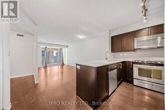 125-125 Western Battery Rd in Toronto, ON - Building Photo - Building Photo