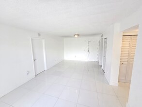 8260 SW 210th St in Cutler Bay, FL - Building Photo - Building Photo