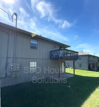 16606 E Gudgell Rd in Independence, MO - Building Photo - Building Photo