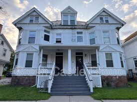 8-10-10 S Willard St in Burlington, VT - Building Photo