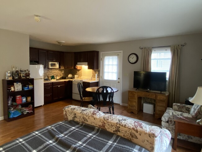 424 Troy Rd, Unit B