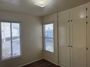 301 BIRMINGHAM ROAD LLC in Burbank, CA - Building Photo - Building Photo