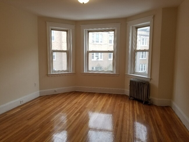 241 Freeman St, Unit 4 in Brookline, MA - Building Photo - Building Photo