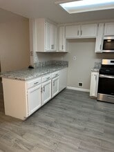 817 Quail Ln in Bakersfield, CA - Foto de edificio - Building Photo