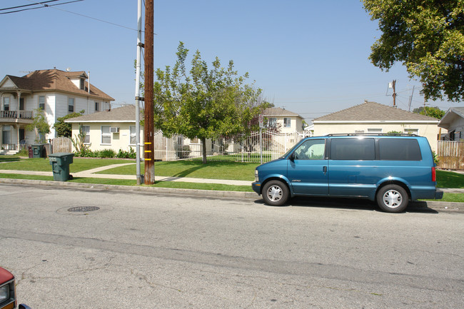 333 W Cypress St in Glendale, CA - Building Photo - Building Photo