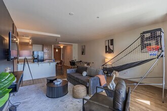 44 W Monroe St in Phoenix, AZ - Foto de edificio - Building Photo