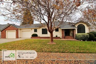 3112 Riesling Path in Redding, CA - Building Photo