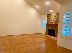 360 Via Colinas in Westlake Village, CA - Building Photo - Building Photo