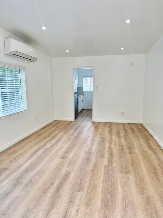 1041 N Edinburgh Ave, Unit 3-4 in West Hollywood, CA - Foto de edificio