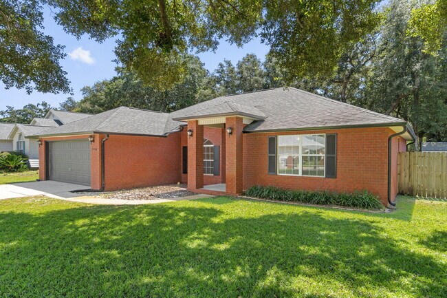 7968 Lola Cir in Navarre, FL - Building Photo - Building Photo