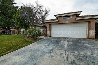 2911 Colville Ave in Bakersfield, CA - Foto de edificio - Building Photo