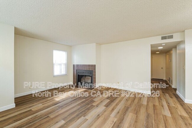 2326 Tachevah Dr in Santa Rosa, CA - Building Photo - Building Photo