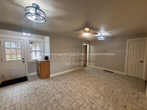 717 NW 6th St in Bentonville, AR - Building Photo - Building Photo