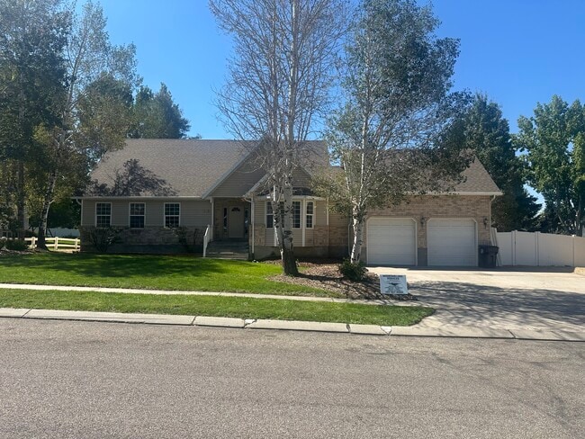 property at 816 E 530 N