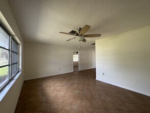 1039 Kimball Rd in Venice, FL - Building Photo - Building Photo
