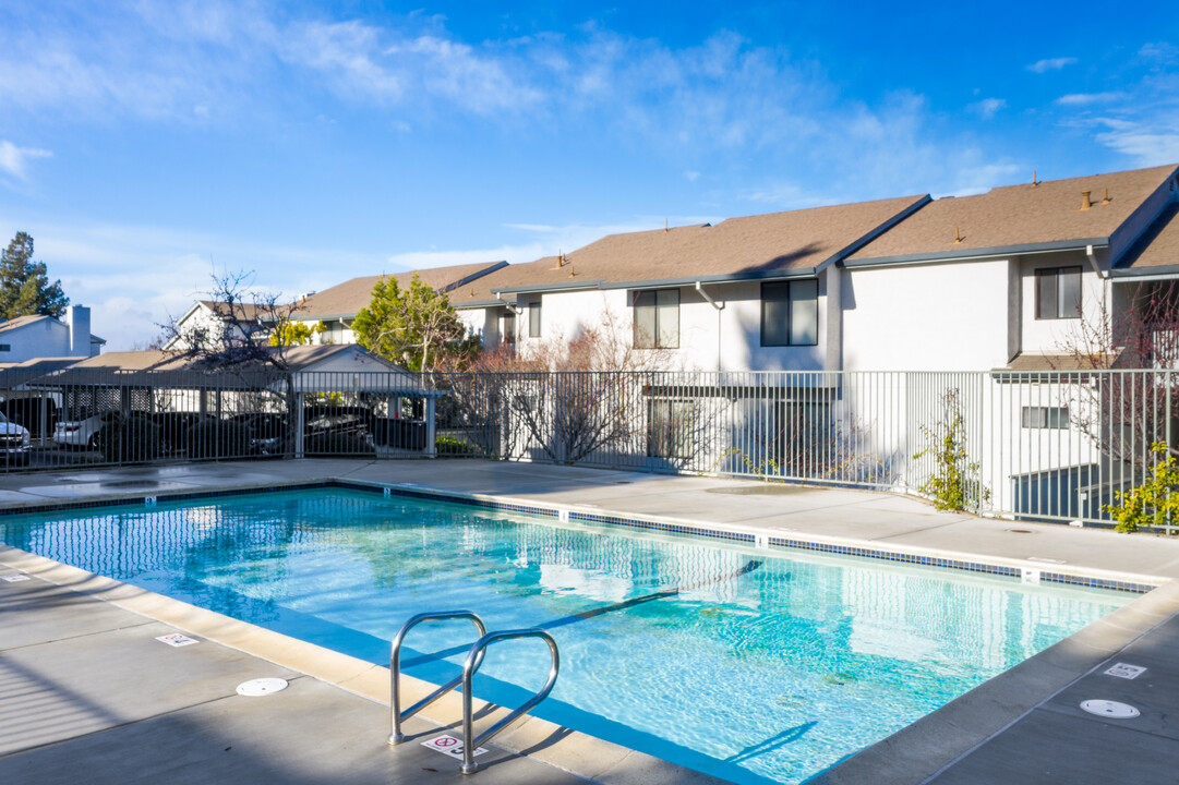 Ridgecrest Apartments in Hayward, CA - Building Photo