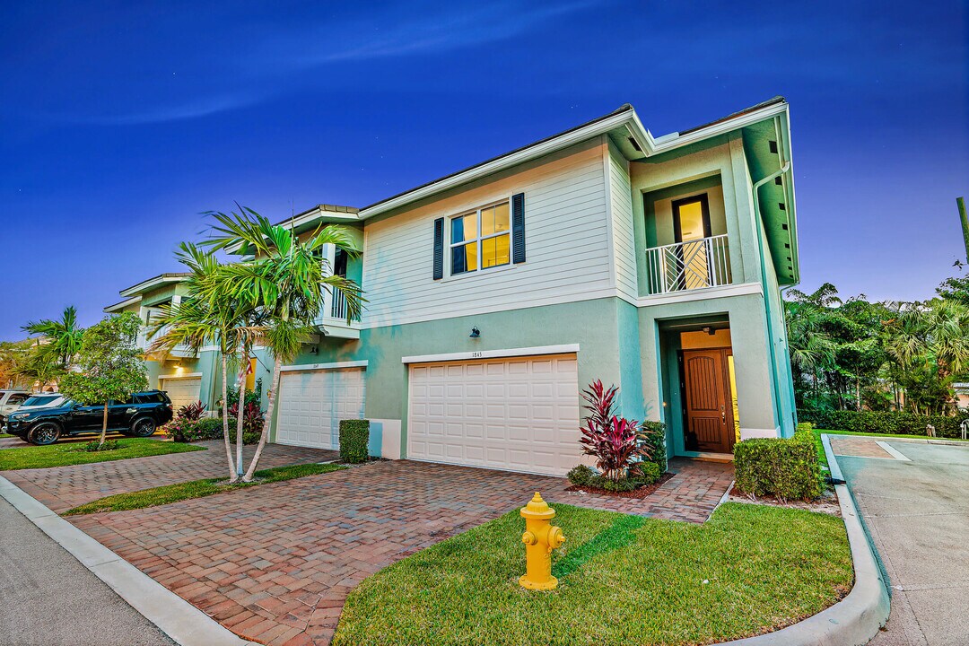 1843 Juno Landing Ln in North Palm Beach, FL - Building Photo