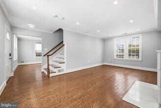 2111 32nd Pl SE in Washington, DC - Building Photo - Building Photo