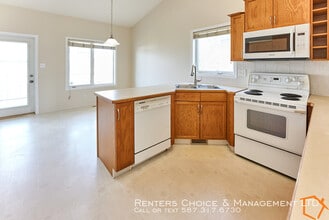 295 Cougar Way N in Lethbridge, AB - Building Photo - Building Photo
