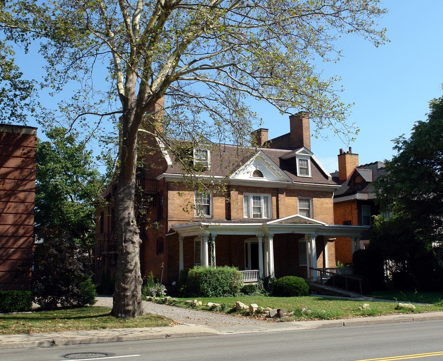 5529 5th Ave in Pittsburgh, PA - Foto de edificio