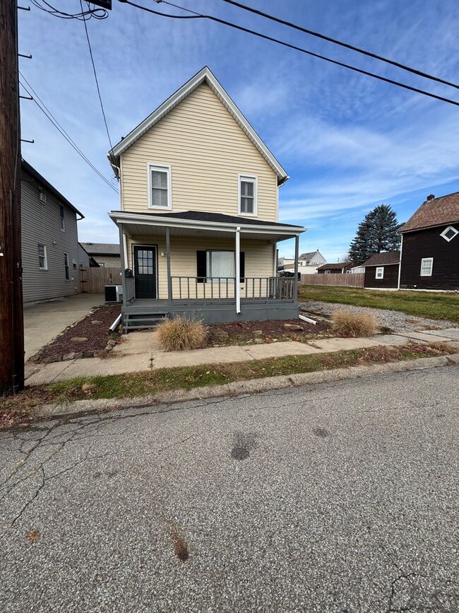 2107 Adams St in Natrona Heights, PA - Building Photo - Building Photo