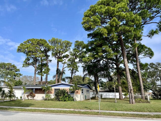 1002 Regalia Dr in Rockledge, FL - Building Photo - Building Photo