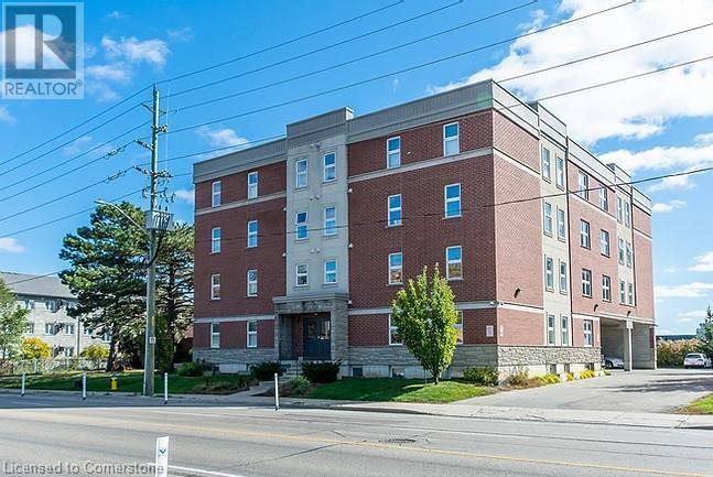 81 Columbia St W in Waterloo, ON - Building Photo