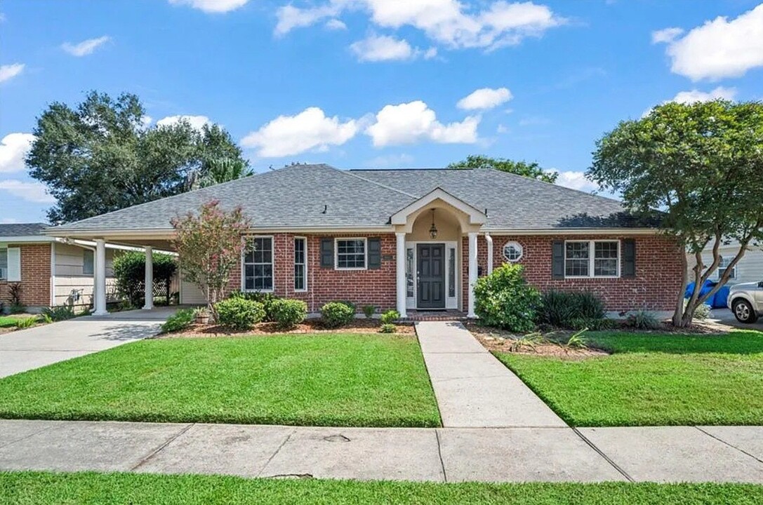 4005 Academy Dr in Metairie, LA - Building Photo