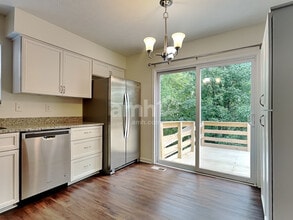 5001 Open Meadow Dr in Independence, KY - Foto de edificio - Building Photo