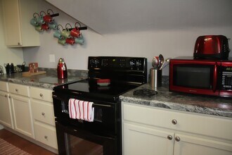 1852 Broadway St, Unit 204 in Quincy, IL - Building Photo - Building Photo