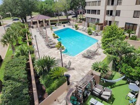 3525 Sage Rd in Houston, TX - Building Photo
