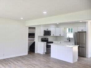 129 Lake Point Dr in Gallatin, TN - Building Photo - Building Photo