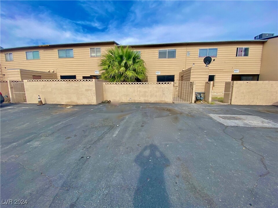 808 E Nelson Ave in North Las Vegas, NV - Building Photo