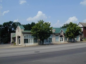 1734 Poplar Ave in Memphis, TN - Building Photo - Building Photo