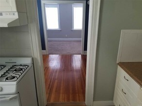 610 Jericho Turnpike-Unit -3 in New Hyde Park, NY - Building Photo - Building Photo