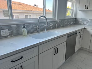 1343 Cloverdale Ave in Los Angeles, CA - Building Photo - Building Photo