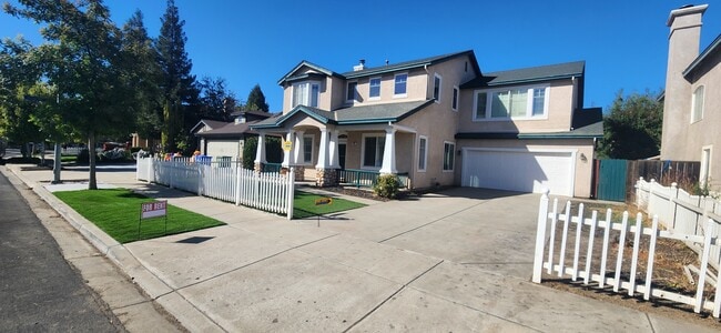 267 W Springer Dr in Turlock, CA - Building Photo - Building Photo