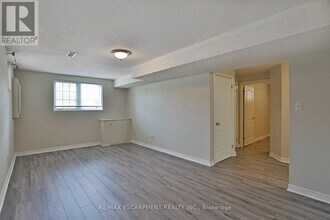 279 Nashville Cir in Hamilton, ON - Building Photo - Building Photo