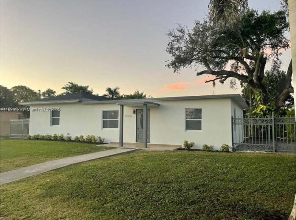 14855 Grant Ln in Homestead, FL - Building Photo